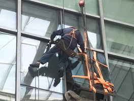 单元式玻璃幕墙的可更换性：关键因素和解决方案