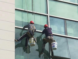 高空幕墙玻璃更换 既考验专业 更考验企业管理