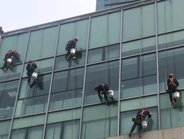 外墙清洗公司告诉你几个高空作业时需要注意的事项