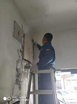 房间墙壁渗水发霉潮湿怎么处理？