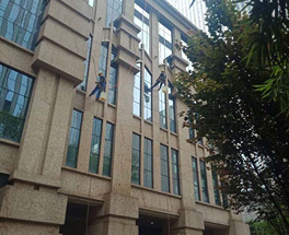 高空玻璃外墙清洗保洁注意要点
