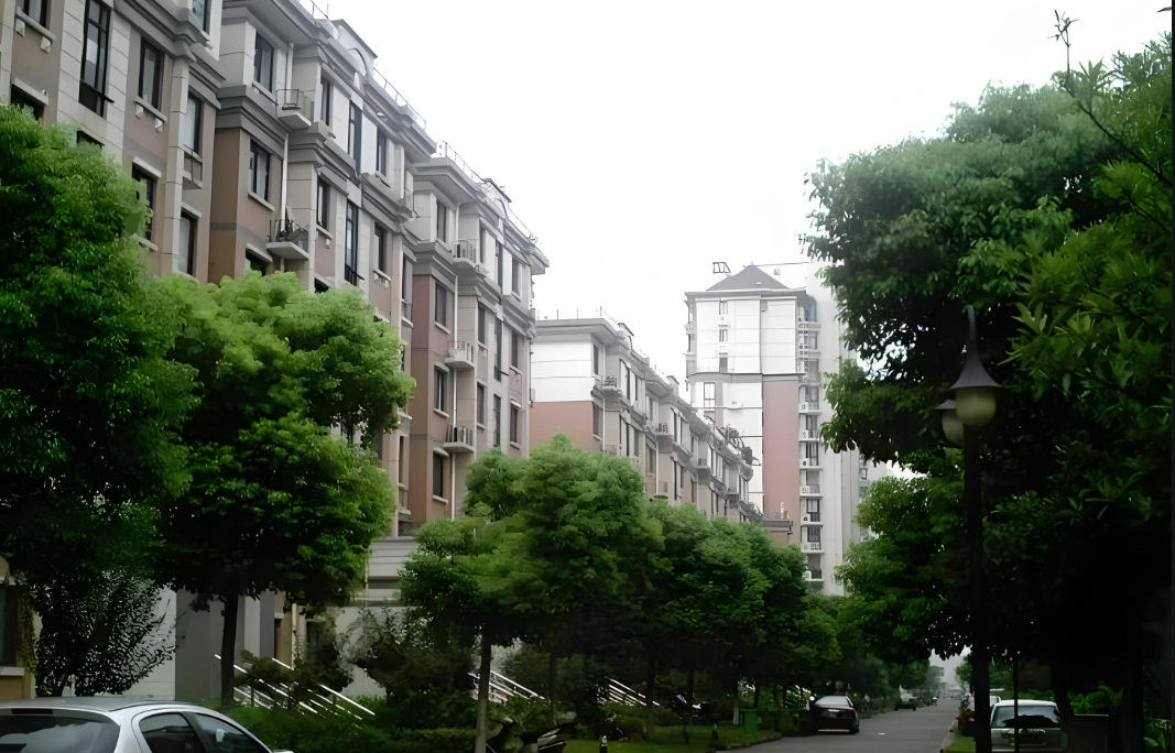 【鹰隆资讯】以专业与汗水守护业主安居